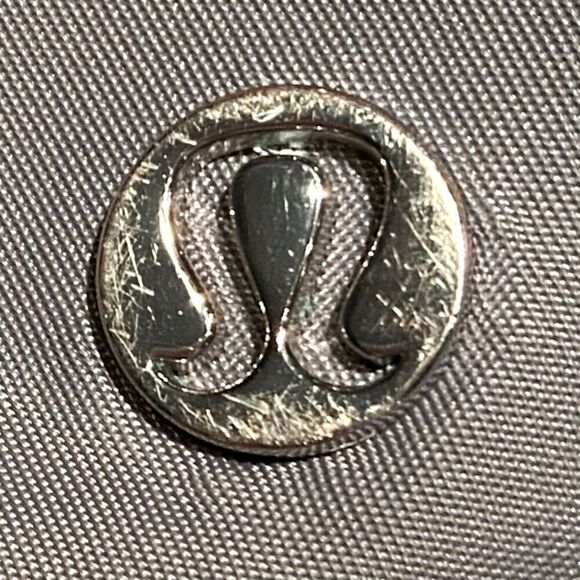 Lululemon Everywhere Belt Bag 1L in Chambray (Light Gray/Silver) W9CEYS EUC - Picture 9 of 12